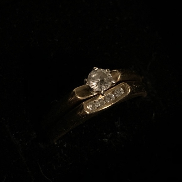 SOLD 14k gold engagement ring - Picture 2 of 4